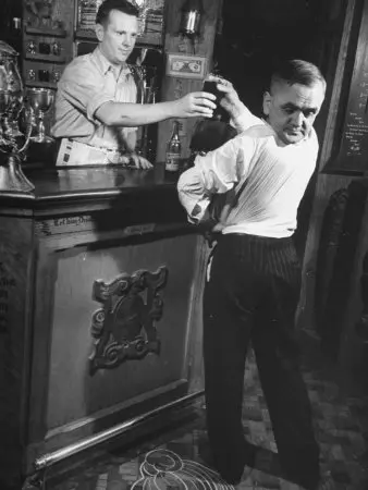 phillips-john-revolving-head-man-martin-laurello-at-party-held-for-robert-ripley-s-oddities