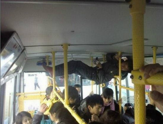 Metrobüste tutunmak