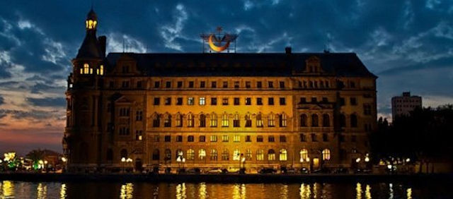 10-artistleri-hattı-haydarpasa-tren-istasyonu-gari