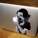 Yaratıcılıkta Sınırları Zorlayan 26 Apple Macbook Stickerı