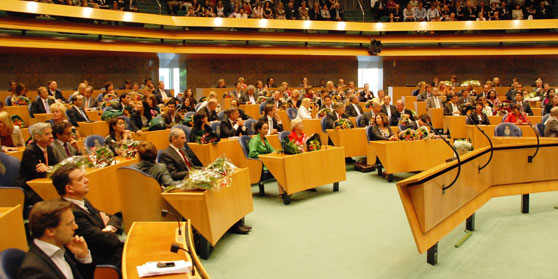 hollanda-meclisi-ulkelere-gore-milletvekili-olma-yasi