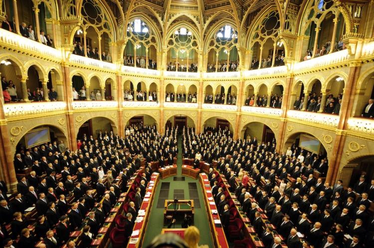 macaristan-parlamentosu-ulkelere-gore-milletvekili-olma-yasi