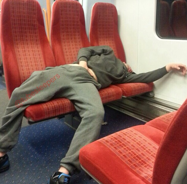 metroda uyuyanlar (1)