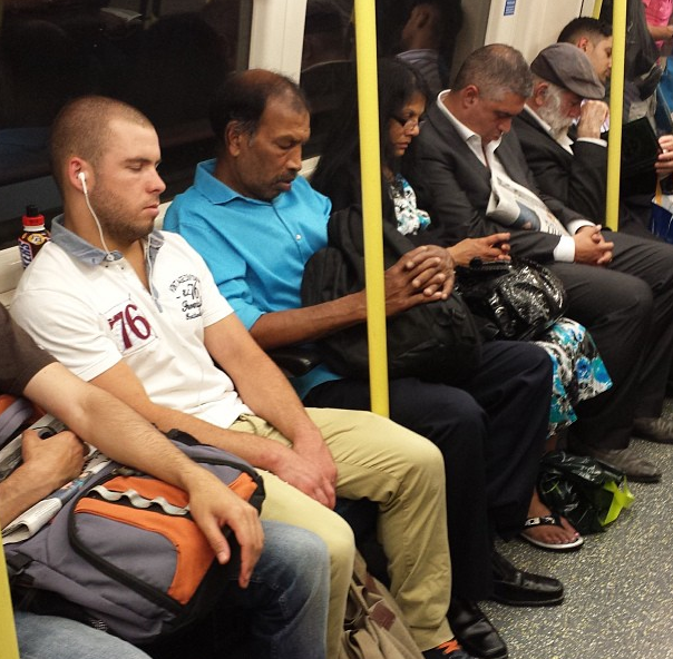 metroda uyuyanlar (10)