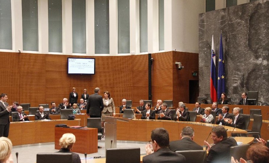 slovenya-parlamentosu-ulkelere-gore-milletvekili-olma-yasi