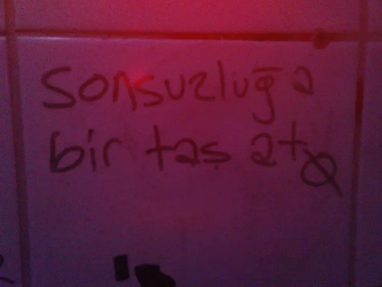 sonsuzluga-bir-tas-at
