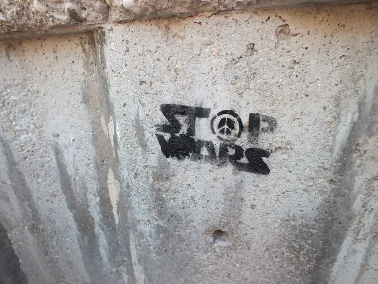 stop-wars-duvar-yazisi