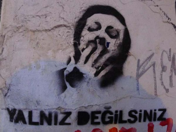 tayyip-yükselirken-yalnız-degilsiniz-duvar-yazisi