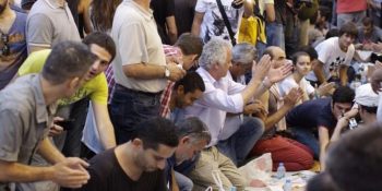 26 Fotoğraf ile TOMA’nın Gölgesinde Ramazan’ın İlk #Yeryüzüİftarı