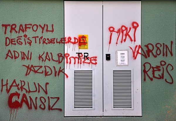 trafoyu-degistirselerde-adını-kalbine-yazdim