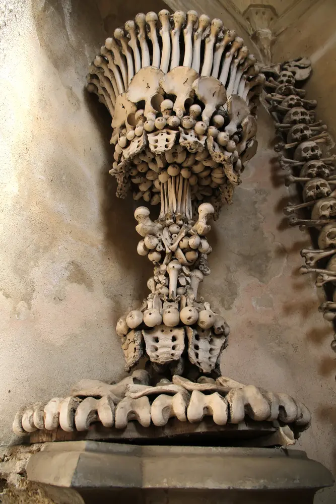 Kuru kafalı kilise (1)