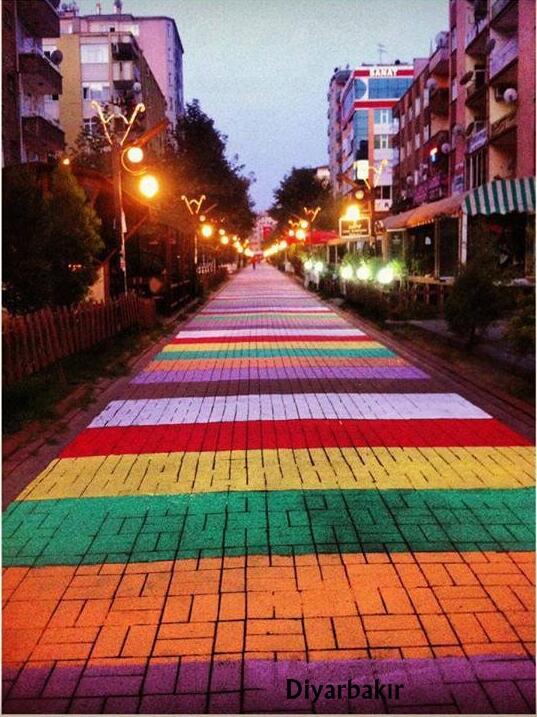 diyarbakir-sanat-sokagi-renkli-yol