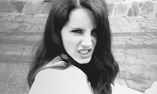 lana-del-rey-hircin-yerim-diye-bakiyor