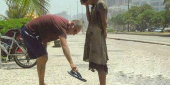 Dünyadan ”İnsanlık Ölmemiş” Dedirten 35 İbretlik Fotoğraf