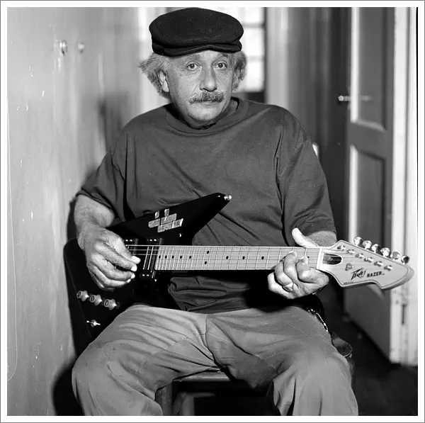 einstien-gitar-calarken