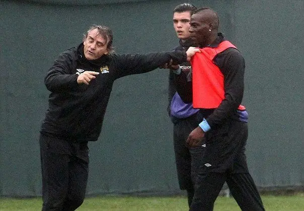 mancini-balotelli-kavga