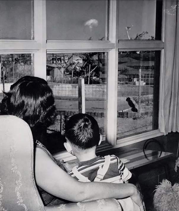 atom-bombasi-denemesini-izleyen-anne-ogul-1963-las-vegas