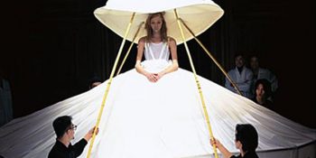 ”Bunu Giyeceğime Evde Kalırım Daha İyi” Diyeceğiniz 15 Gelinlik Modeli