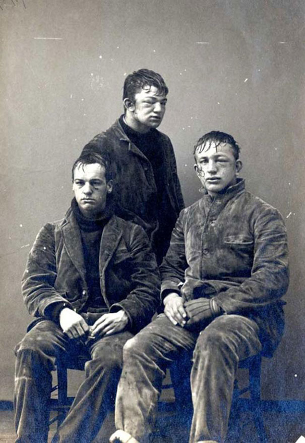 universite-ogrencileri-kar-topu-savasi-sonrasi-1893
