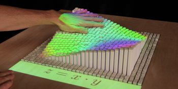 Dinamik Nesne Oynatıcı: 3 Boyutlu Olarak Mekanlar Arası Yolculuk