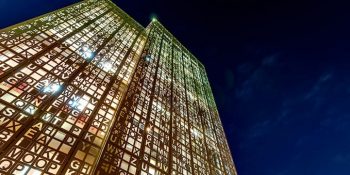 Dil Okulu Binasının Tasarımında Alfabeden İlham Almak