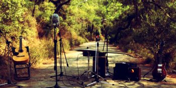 Sadece Evden Uzakta Denk Gelinebilecek 17 Akustik Performans