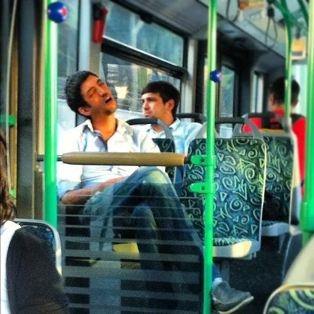 otobus-istanbul-uyuyanlar