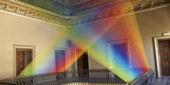 El Emeği, Göz Nuru, İplikle Neoklasik Bina İçine Gökkuşağı Örme