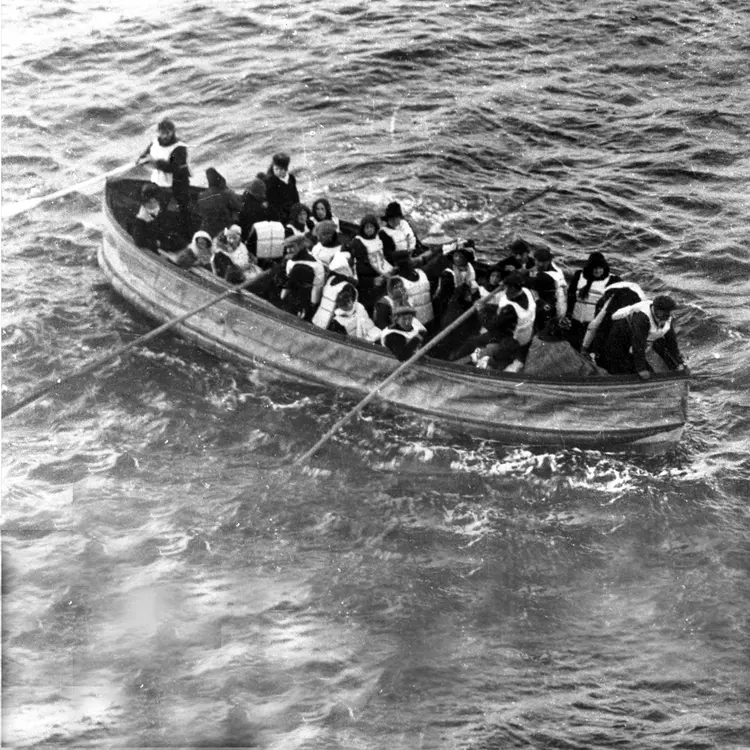 titanic-filikasi-uzerinde-kazazedeler