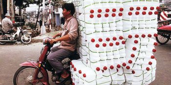 Motosikletin Dünyanın Tüm Yükünü Omuzlarında Hissettiği 9 Kare