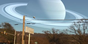 Satürn de Ay Kadar Dünya’ya Yakın Olsaydı Nasıl Görünürdü?