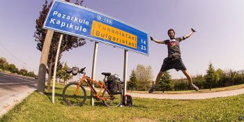 Bisikletiyle Hayallerinin Peşinde Dünyayı Dolaşan Genç Adam