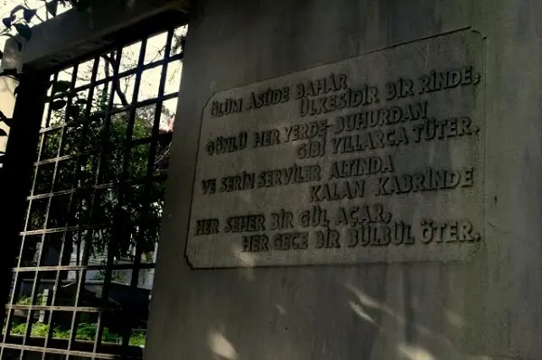 olum-asude-bahar-ulkesi-yahya-kemal-mezar