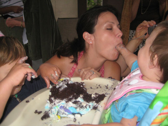 funny-birthday-cake-mom-baby