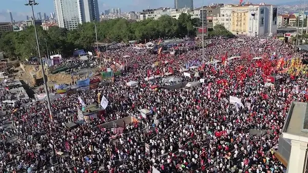 gezi-direnisi-taksim-meydani