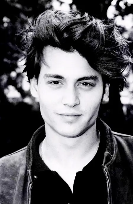 12_yasinda_elinde_gitar2-Johnny Depp