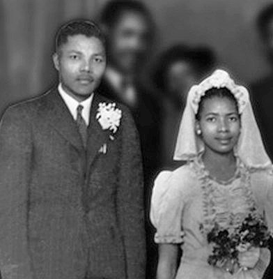 1944 - ilk esi Evelyn Mase ile evlendi mandela