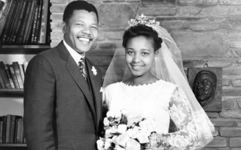 1958 - ikinci esi Madikizela evlendi mandela