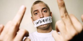 16 Film Sahnesiyle Orta Parmak Çakmanın Farklı Yolları