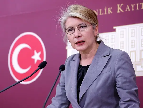 emine-ulker-tarhan-01