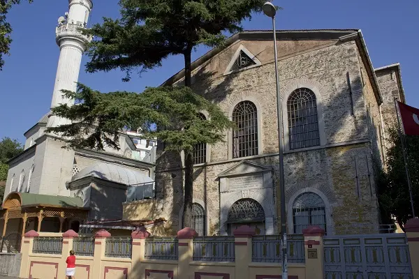 kuzguncuk-cami-kilise-bitisik