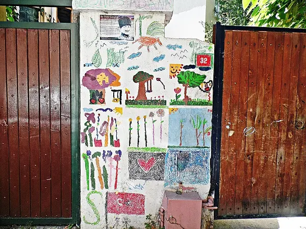 kuzguncuk-rengarenk-duvar