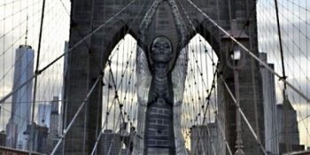 10 Fotoğrafla New York Şehriyle Bütünleşen Hatun