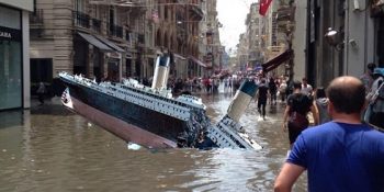 Bir Sağanakla Göle Dönen İstiklal Caddesi’ne Yapılmış 8 Monte
