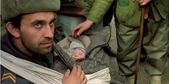 44 Fotoğrafta Şiddete Karşı Sevgiyle Birleşen İnsanlar