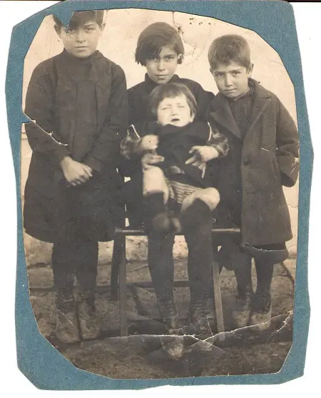 turgut-uyar-cocukluk