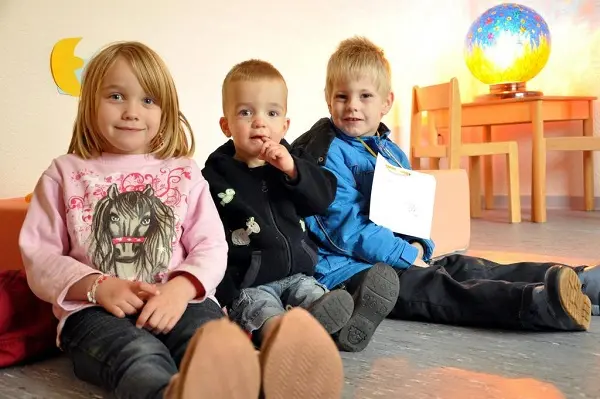 Die drei fühlen sich im neuen Schlafraum schon jetzt wohl.