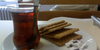 Bizdeki Çayı ve Petibörü Sorgulatan 17 Farklı Ülkeden Hastane Yemeği