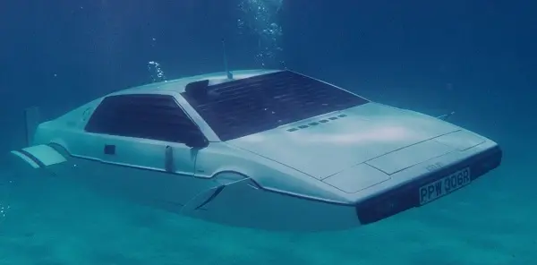 james-bond-lotus-submarine