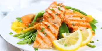 Çiftlik Balığı Ya Da Somon Yemenin Sağlıklı Olduğunu Düşünenlerin Bilmesi Gereken 17 Çarpıcı Gerçek